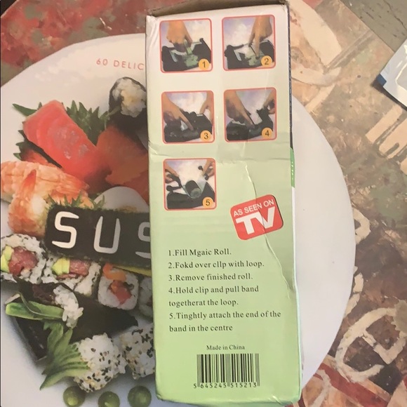 Sushi roller and Sushi recipe book - Picture 4 of 4